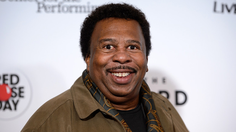 Leslie David Baker souriant