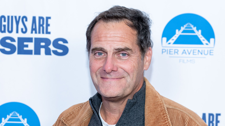 Andy Buckley souriant