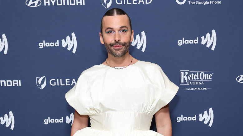 Jonathan Van Ness posant lors d'un événement