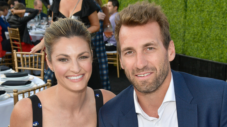 Erin Andrews et son mari Jarret Stoll souriant