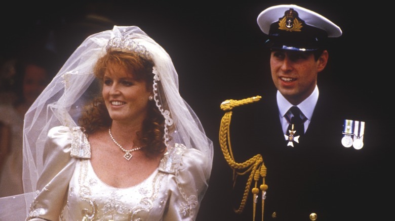 Robe de mariée Sarah Ferguson, uniforme naval Prince Andrew