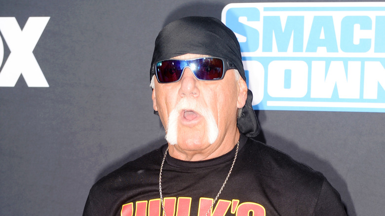 Hulk Hogan a l'air surpris