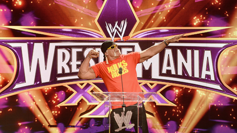 Hulk Hogan à l'événement Wrestlemania, posant