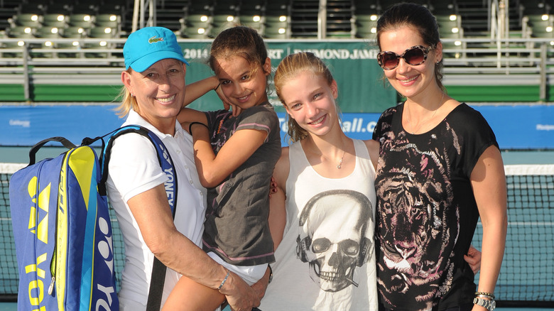 Martina Navratilova et Julia Lemigova avec leurs filles