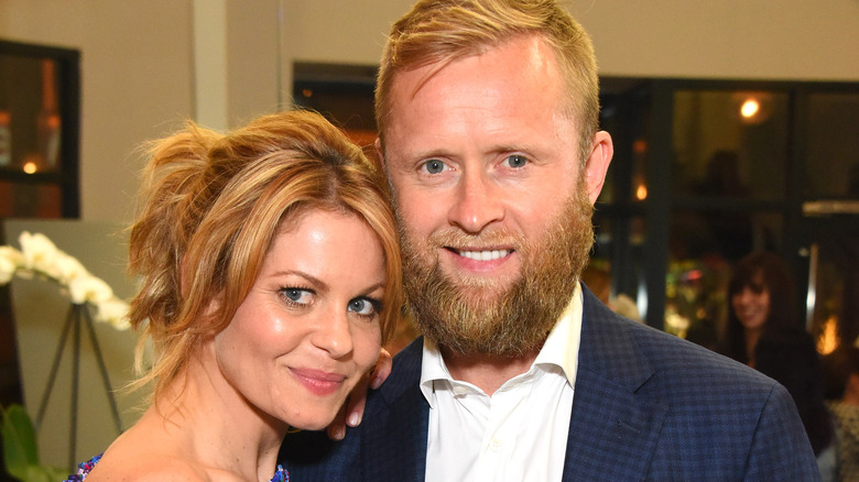 Candace Cameron Bure et Valeri Bure sourient