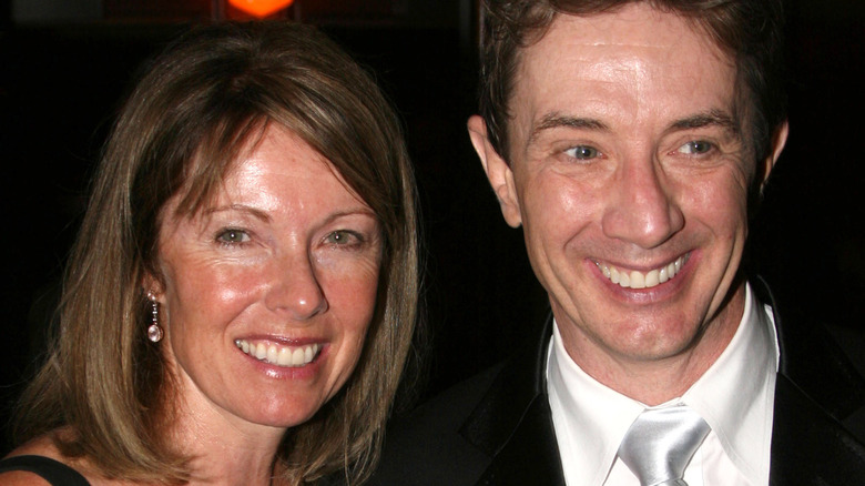 Nancy Dolman et Martin Short souriants