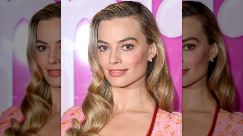 Margot Robbie posant pour une photo