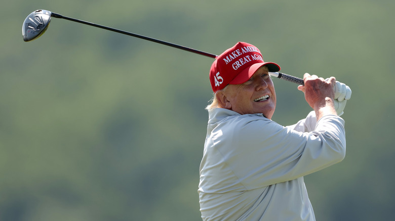 Donald Trump joue au golf