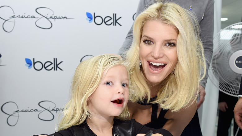 Maxwell Drew Johnson et Jessica Simpson posant