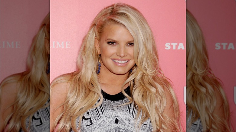 Jessica Simpson souriante