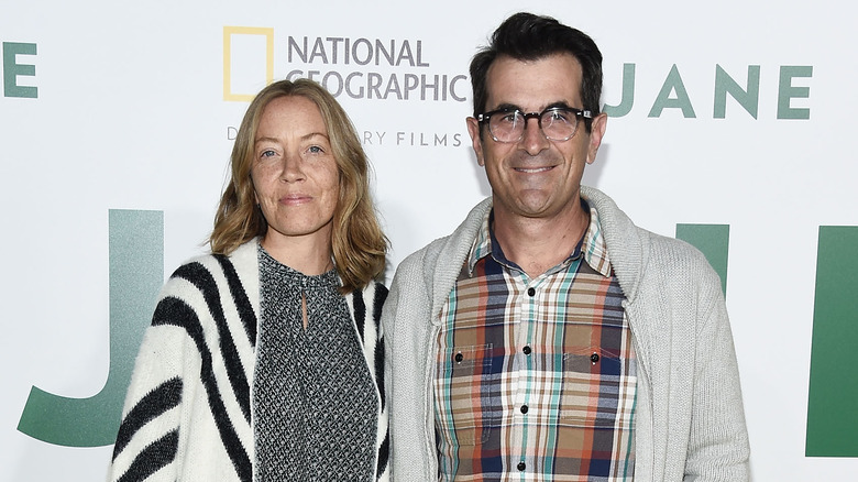 Holly et Ty Burrell posant ensemble