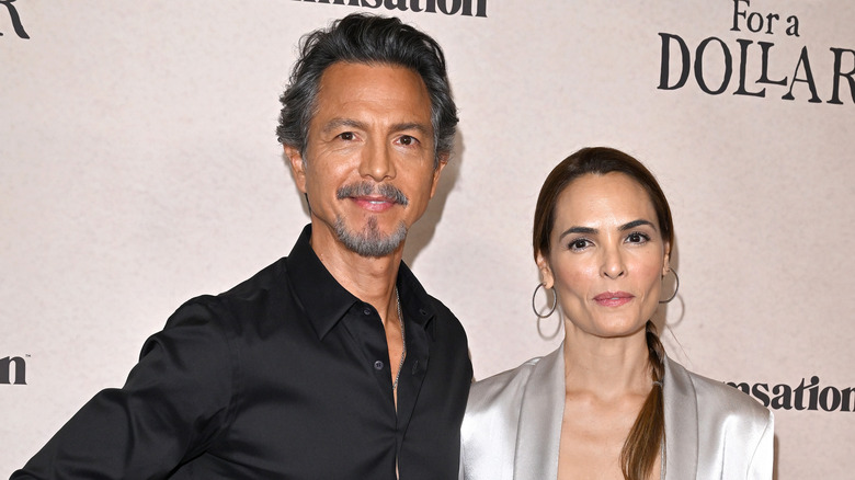 Benjamin Bratt et Talisa Soto posant ensemble