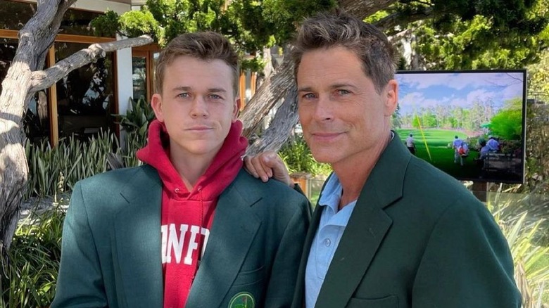 John Owen Lowe et Rob Lowe à l'extérieur