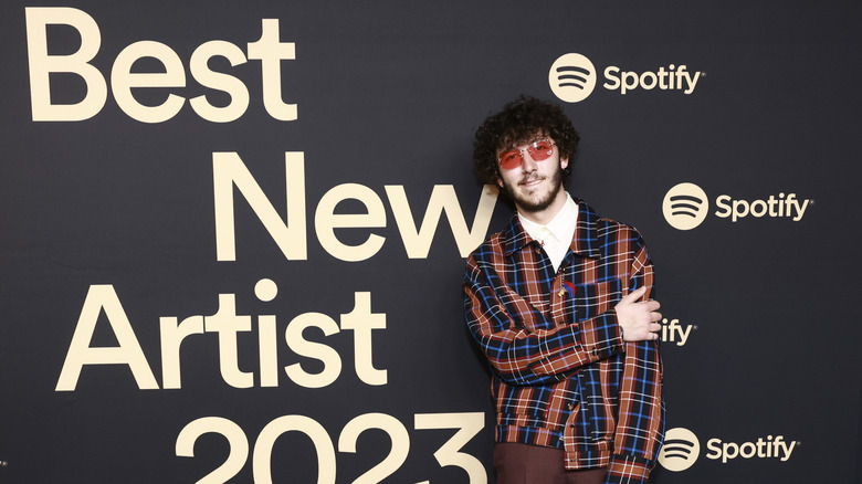 Frankie Jonas posant à l'événement Spotify