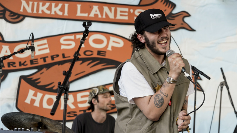 Frankie Jonas se produisant à Stagecoach