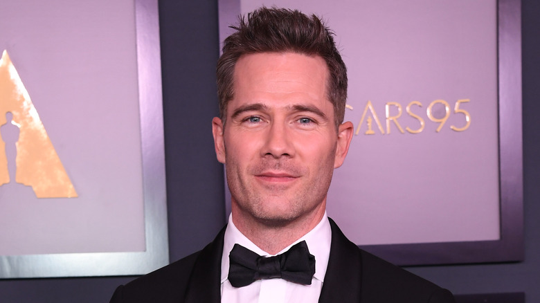 Luke Macfarlane en costume