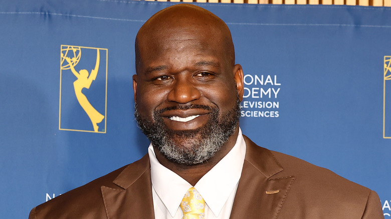 Shaquille O'Neal sourit tapis rouge