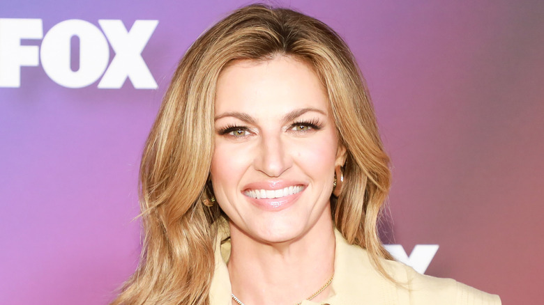 Erin Andrews souriant