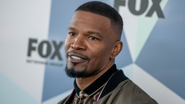 Jamie Foxx est au-dessus des commérages dans une mise à jour sur la santé sans vergogne, déclare un expert en langage corporel – Exclusif