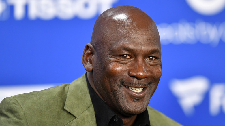 Michael Jordan souriant