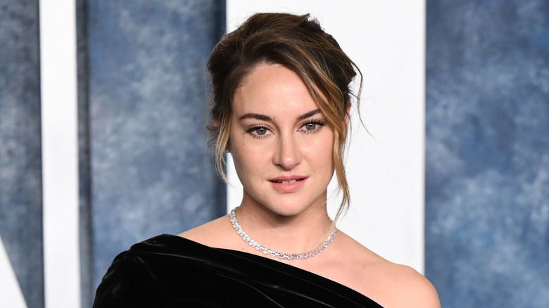 Shailene Woodley posant à l'événement