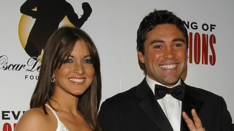 Millie Corretjer et Oscar De La Hoya souriants