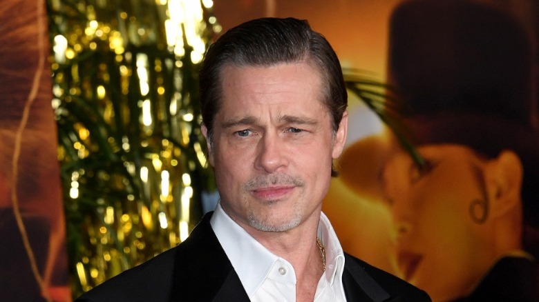 Brad Pitt fronça les sourcils