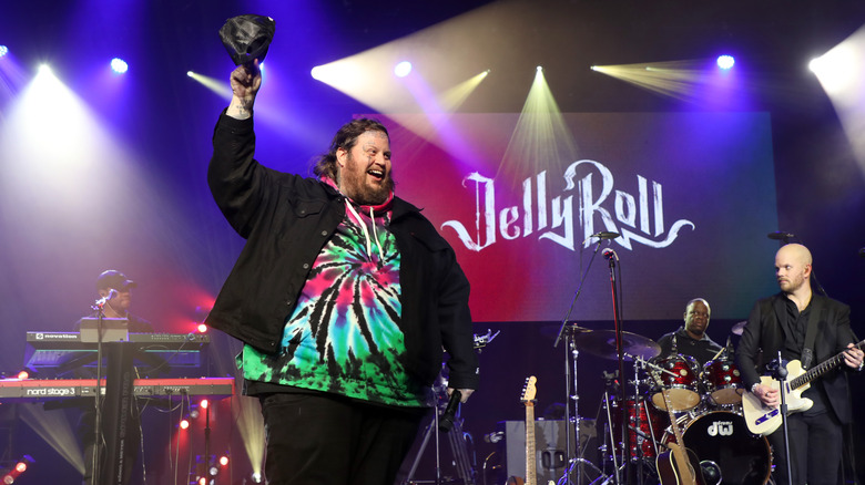 Jelly Roll sur scène à Nashville