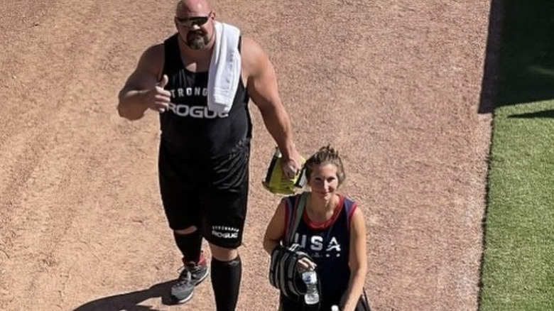 Brian et Keri Shaw marchant ensemble après l'entraînement