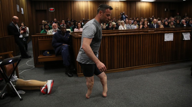 Oscar Pistorius se présente au tribunal sans ses prothèses