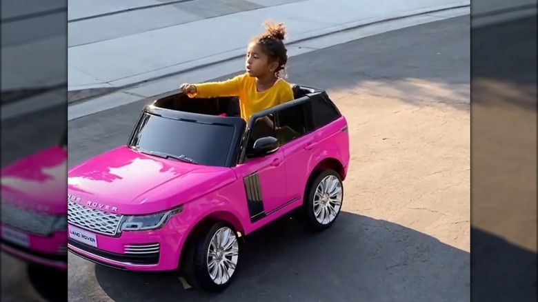 Bianka Bryant en mini Range Rover