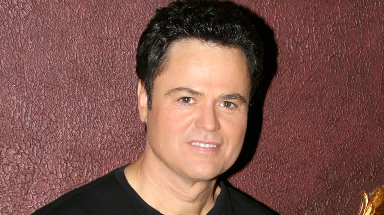 Donny Osmond posant pour les caméras