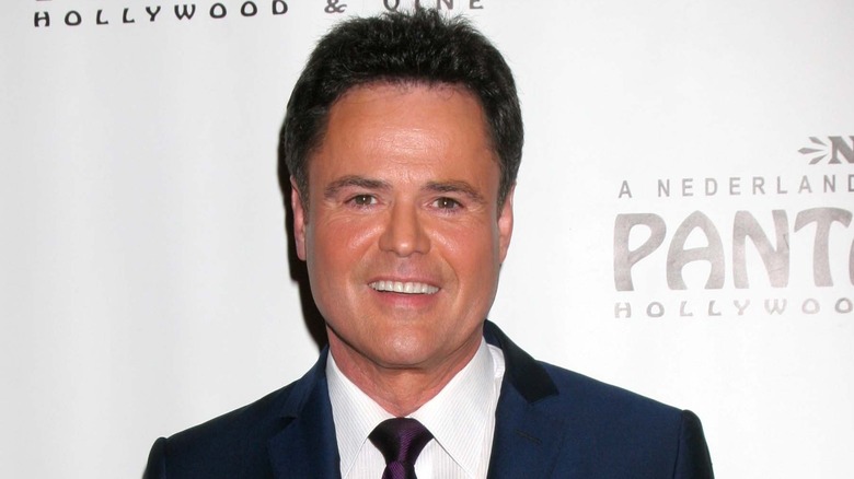 Donny Osmond posant pour les caméras