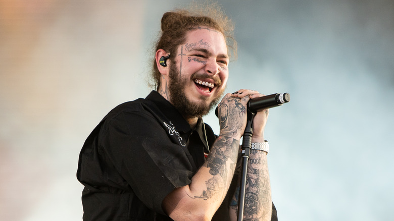 Post Malone en train de jouer