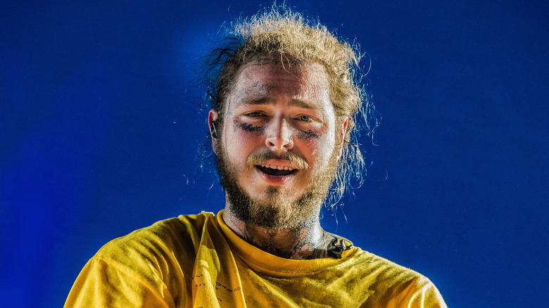 Post Malone en train de jouer