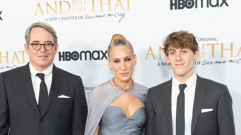 Matthew Broderick et Sarah Jessica Parker posent avec James Wilkie.