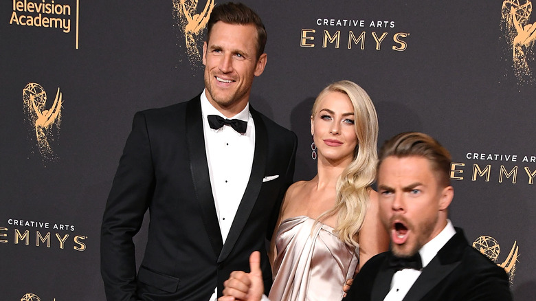 Brooks Laich, Julianne Hough, Derek Hough posant