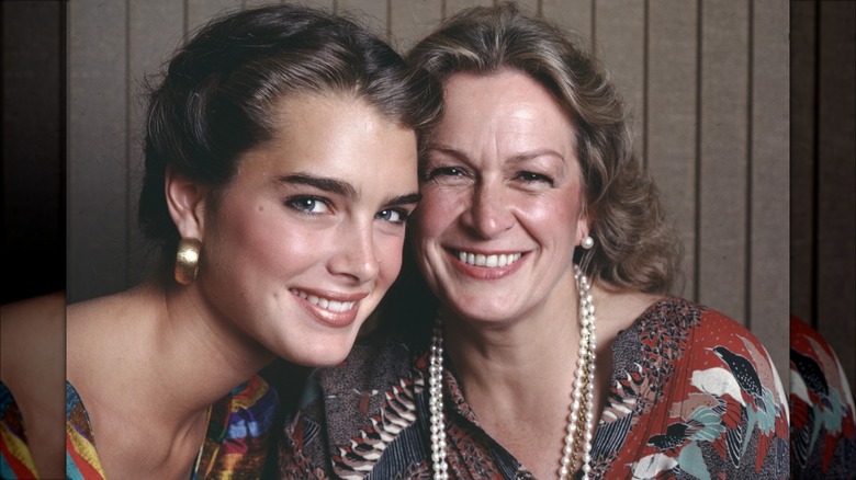 Brooke et Teri Shields souriantes