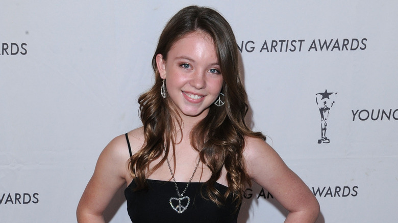 Le jeune Sydney Sweeney souriant