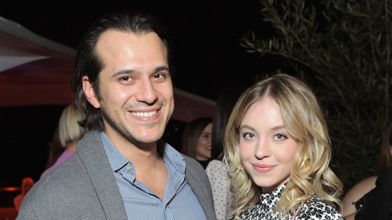 Sydney Sweeney et Jonathan Davino souriants