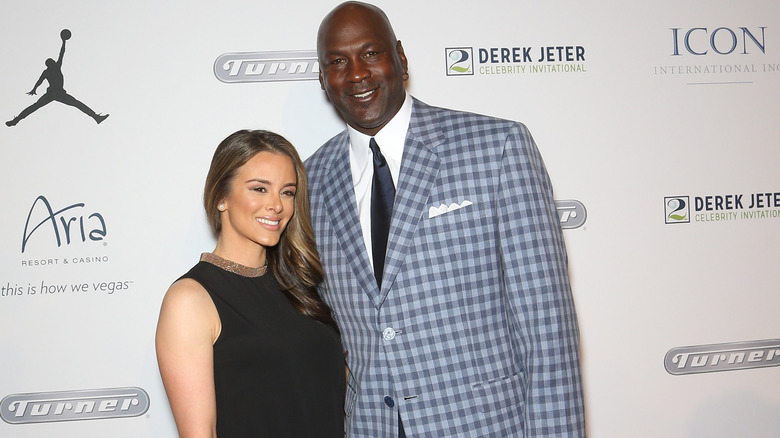 Michael Jordan et sa femme posant ensemble lors d'un événement