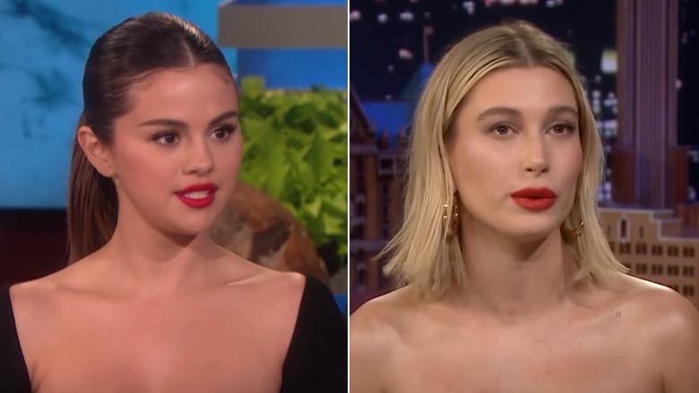 Photos côte à côte de Selena Gomez et Hailey Bieber parlant dans des interviews