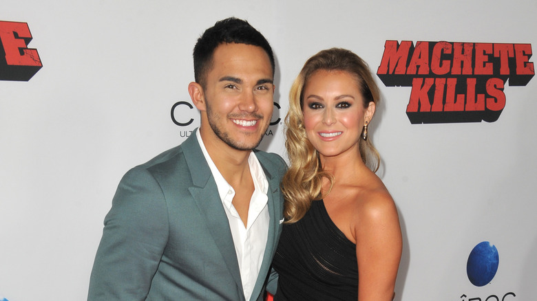 Alexa et Carlos PenaVega souriants