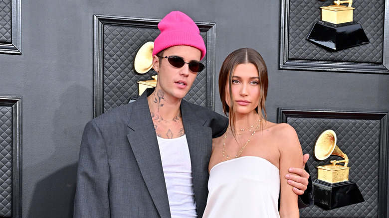 Justin et Hailey Bieber posent ensemble