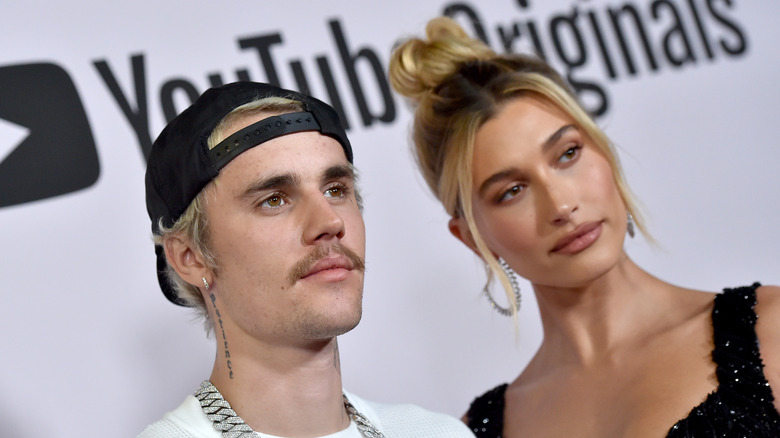 Justin et Hailey Bieber posent ensemble