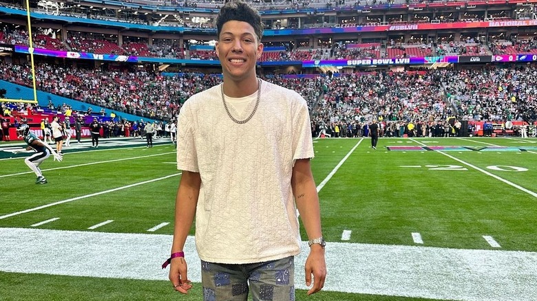 Jackson Mahomes sur un terrain de football