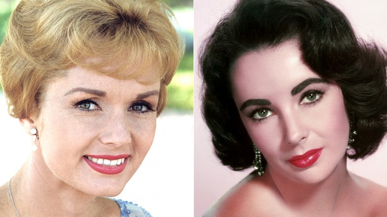 Debbie Reynolds souriant et Elizabeth Taylor posant