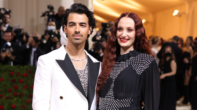 Joe Jonas et Sophie Turner sur le tapis rouge