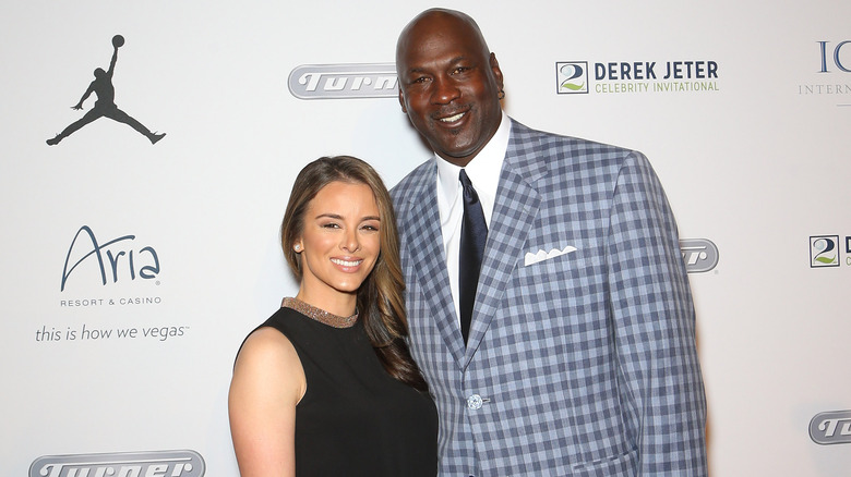 Michael Jordan et Yvette Prieto posant