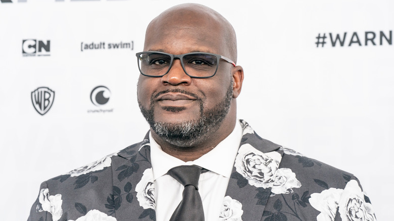 Shaquille O'Neal sur un tapis rouge